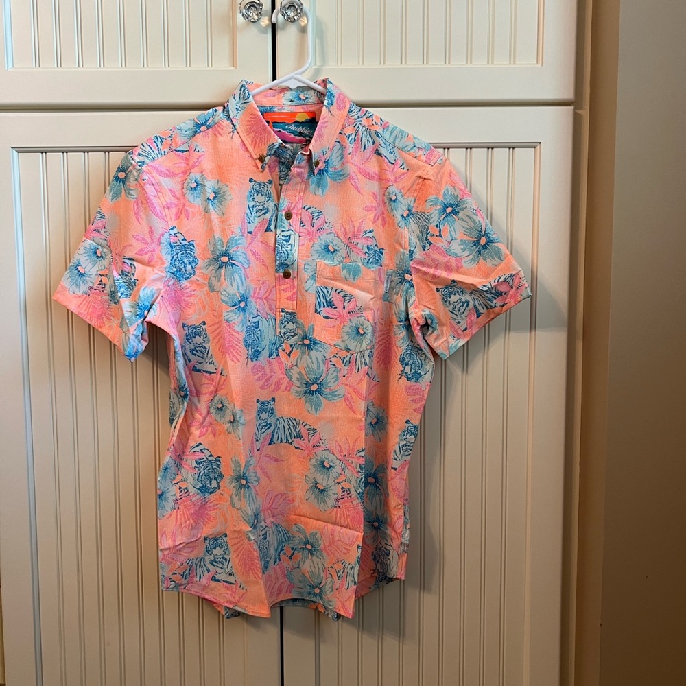Chubbies -Men’s 1/2 Button Down Shirt -Pattern: the Feelin' Feline -Sizes: S & M